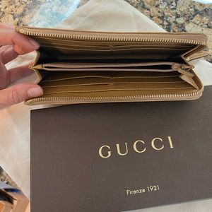 Gucci Wallet. EUC.